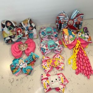 Lot of 9 hair bows for girls, multiple colors and size, pre owned